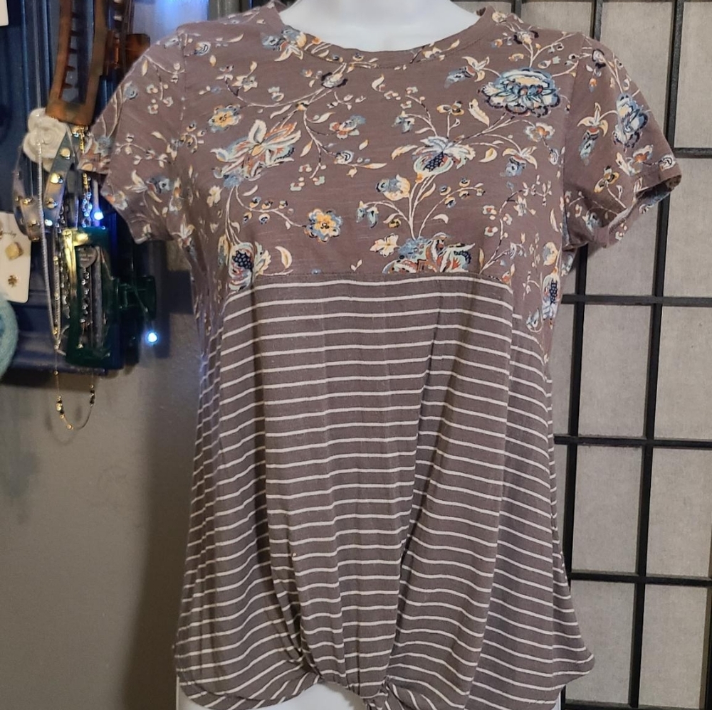 EYESHADOW Floral Front Knot Top XS